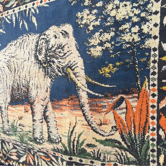 Vintage Elephant Tapestry 44”x 26” w/silk fringe - Picture 4 of 7